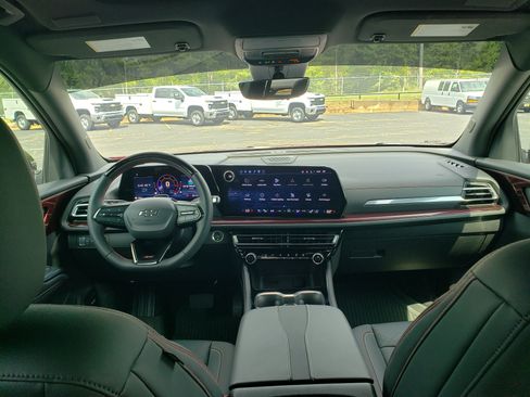 Used 2024 Chevrolet Traverse RS w/ LPO, Floor Liner Package FWD image 38