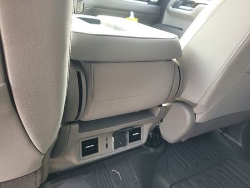 New 2026 GMC Sierra 1500 SLE image 8