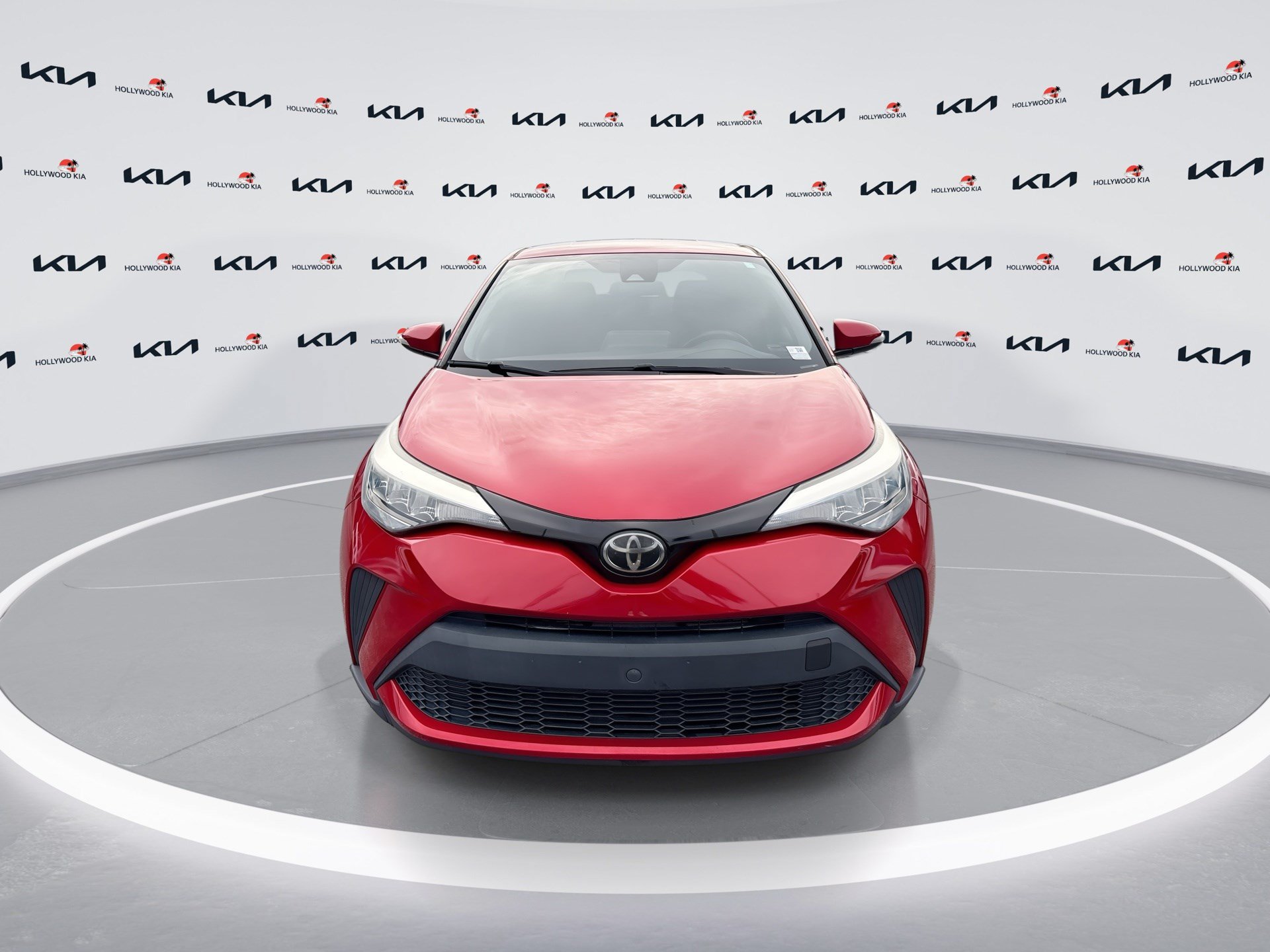 Used 2021 Toyota C-HR XLE FWD image 3