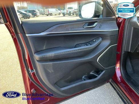 Used 2022 Jeep Grand Cherokee Limited w/ Trailer Tow Prep Group (B) image 16