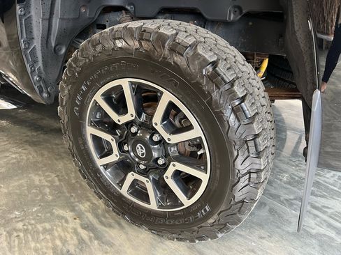 Used 2016 Toyota Tundra SR5 image 8