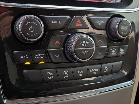 Used 2020 Jeep Grand Cherokee Limited w/ Luxury Group II image 16