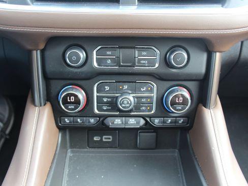 Used 2021 Chevrolet Tahoe High Country w/ Premium Package AWD/4WD image 15