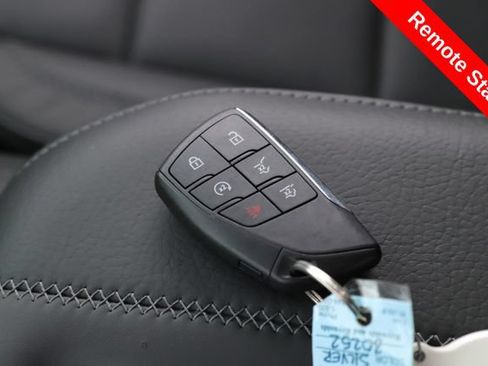 Used 2024 GMC Yukon Denali AWD/4WD image 3