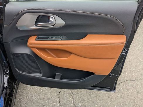 New 2026 Chrysler Pacifica Pinnacle image 27