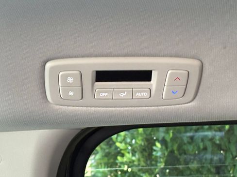 Used 2026 Kia Carnival FWD image 24