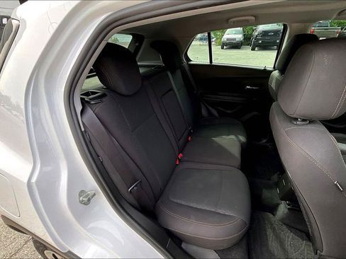Used 2019 Chevrolet Trax LS FWD image 27