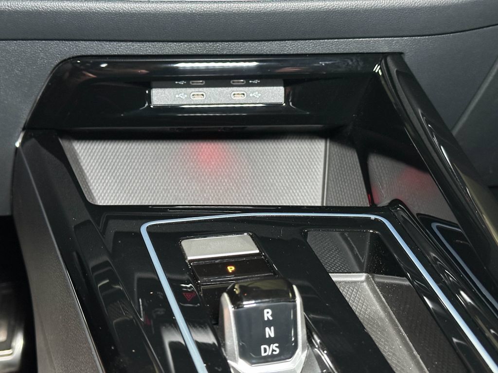 Used 2025 Volkswagen Golf R Black Edition AWD/4WD image 28