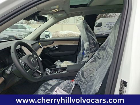 New 2026 Volvo XC90 B6 Plus w/ Protection Package Premier image 10