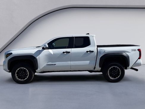 Used 2025 Toyota Tacoma TRD Off-Road AWD/4WD image 2