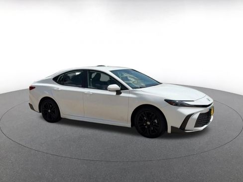 Used 2026 Toyota Camry SE FWD image 2