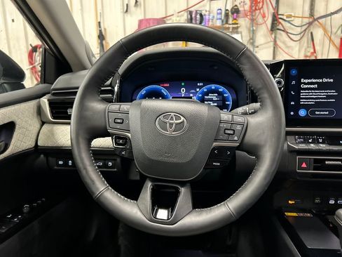 Used 2025 Toyota Camry XLE w/ Premium Plus Package image 20