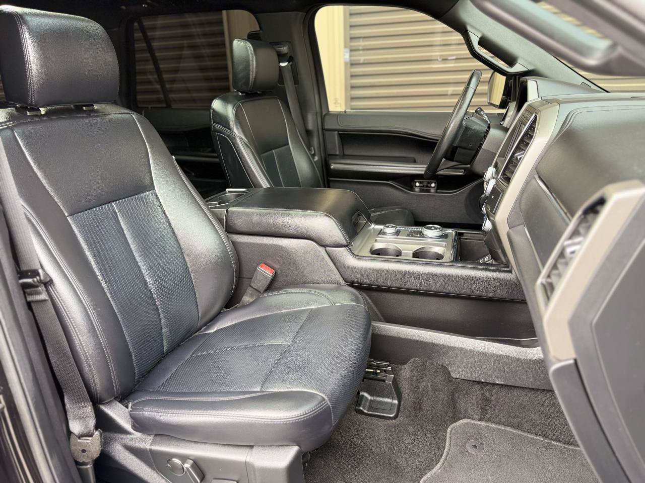 Used 2019 Ford Expedition XLT w/ Equipment Group 202A AWD/4WD image 18