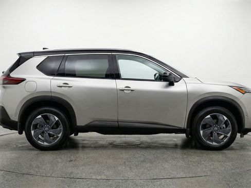 Used 2025 Nissan Rogue SV image 11