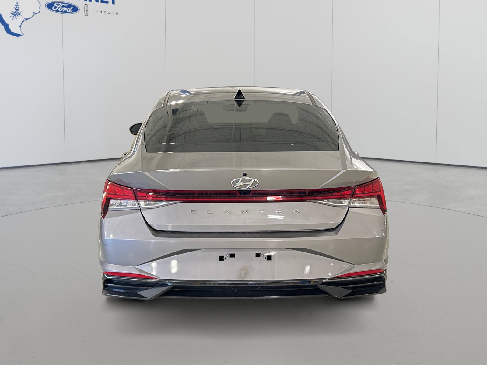 Used 2022 Hyundai Elantra SEL w/ Convenience + Premium Package FWD image 6