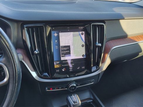 Used 2021 Volvo S60 T6 Momentum w/ Premium Package image 18