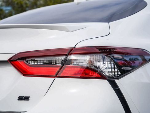 Used 2023 Toyota Camry SE FWD image 7