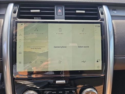 Used 2024 Land Rover Discovery Dynamic SE image 12