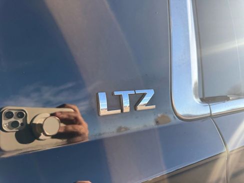 Used 2015 Chevrolet Suburban LTZ image 11