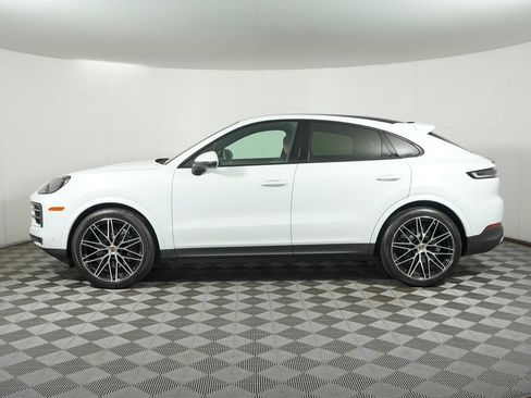 Certified 2024 Porsche Cayenne Coupe AWD/4WD image 2