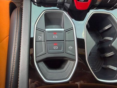 Used 2022 Lamborghini Urus AWD/4WD image 30