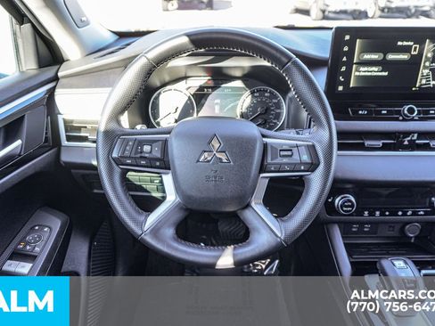 Used 2025 Mitsubishi Outlander SE image 30