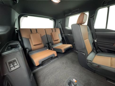 Used 2025 Lexus GX 550 w/ Accessory Package (2T) image 28