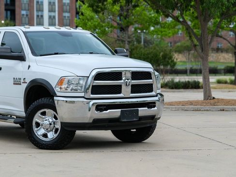 Used 2018 RAM 2500 Tradesman w/ Chrome Appearance Group AWD/4WD image 3