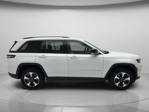 Used 2023 Jeep Grand Cherokee 4WD 4xe image 4