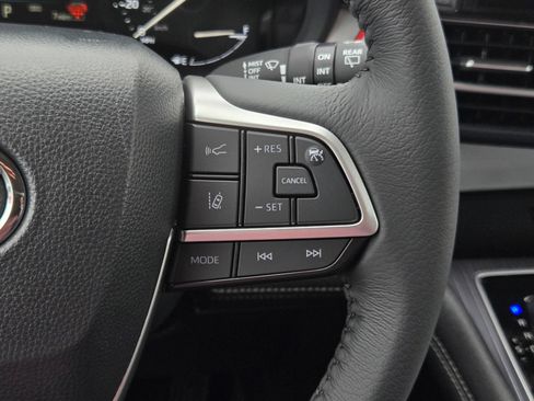 Certified 2026 Toyota Sienna XLE FWD image 22