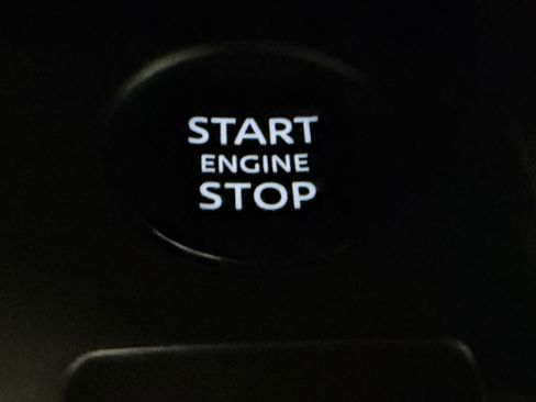 Used 2025 Nissan Kicks SR image 30