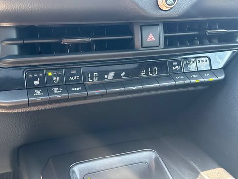 Used 2025 Toyota Crown Platinum AWD/4WD image 23