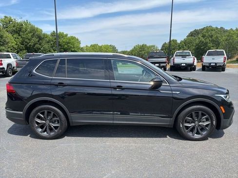 Used 2022 Volkswagen Tiguan SE FWD image 14