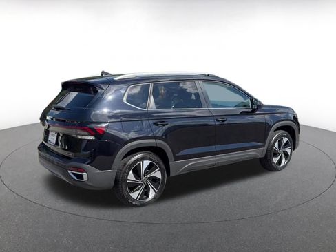 Used 2025 Volkswagen Taos SE image 12