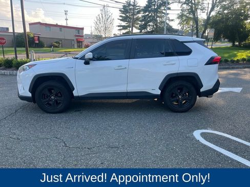 Used 2021 Toyota RAV4 XLE w/ Convenience Package AWD/4WD image 4
