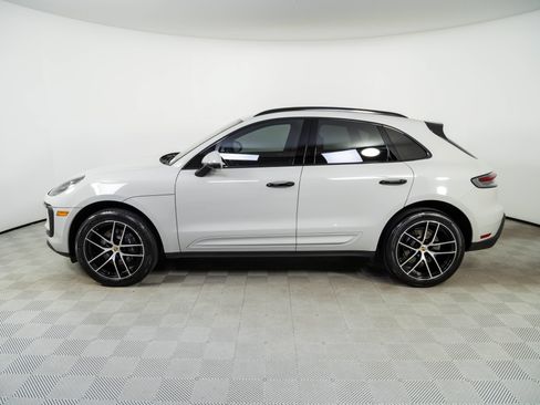 Certified 2023 Porsche Macan AWD/4WD image 2