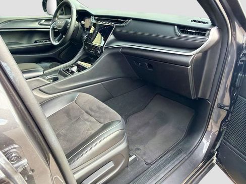 Used 2024 Jeep Grand Cherokee Altitude image 14