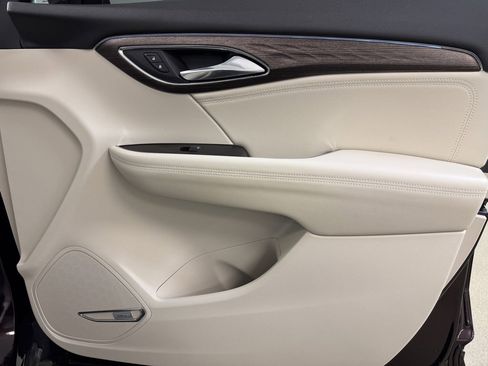 Used 2023 Buick Envision Avenir image 32