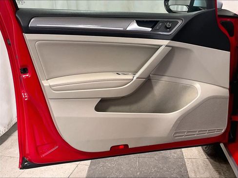 Used 2017 Volkswagen Golf Alltrack S image 9