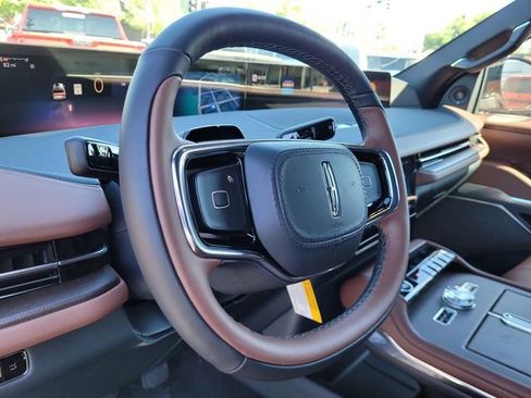 New 2026 Lincoln Navigator L Reserve image 11