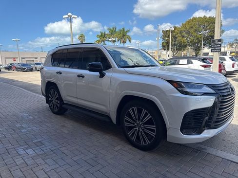 Used 2022 Lexus LX 600 4WD w/ Appearance Package image 2