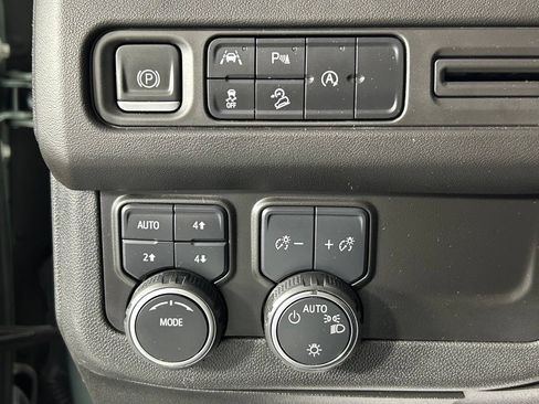 Used 2023 Chevrolet Suburban Premier AWD/4WD image 27