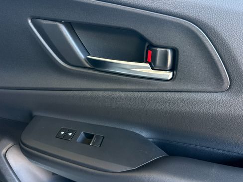 New 2026 Toyota Prius Plug-In Hybrid FWD image 17