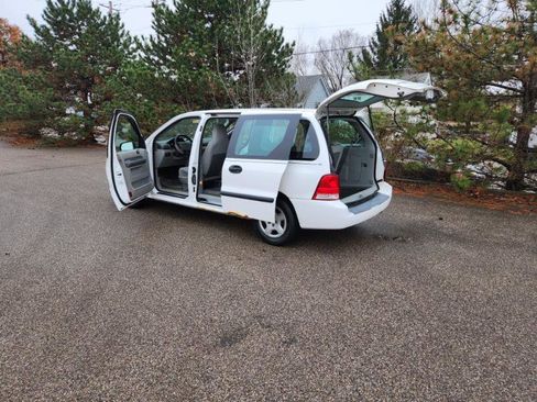 Used 2005 Ford Freestar S image 25