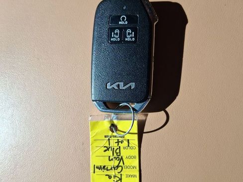 Used 2024 Kia Carnival EX image 28