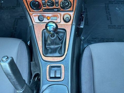 Used 2003 MAZDA MX-5 Miata RWD image 26