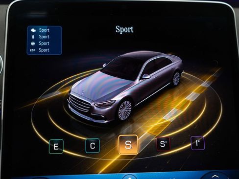 Used 2022 Mercedes-Benz S 500 4MATIC w/ AMG Line Package image 30