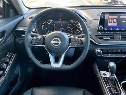 Certified 2025 Nissan Altima 2.5 SR image 5