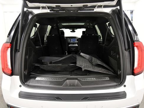 Used 2021 GMC Yukon XL Denali w/ Denali Premium Package AWD/4WD image 7