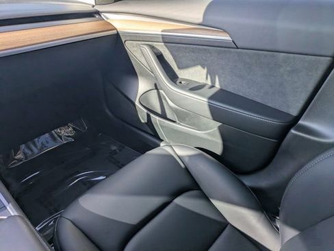 Used 2023 Tesla Model 3 Standard Range image 14